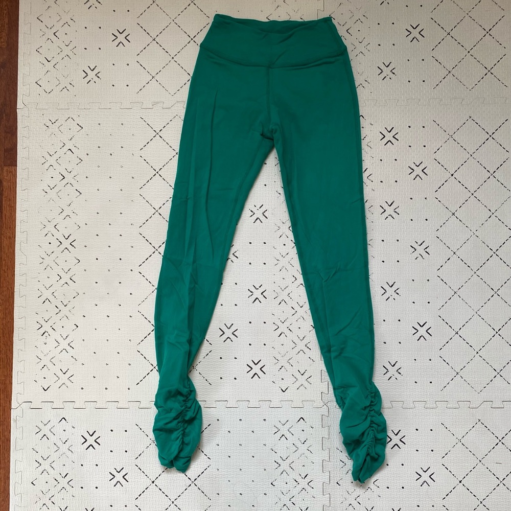 Beyond yoga kelly green leggings